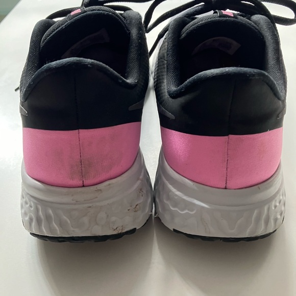 Nikes Revolution Size 11 EUC - Picture 3 of 7